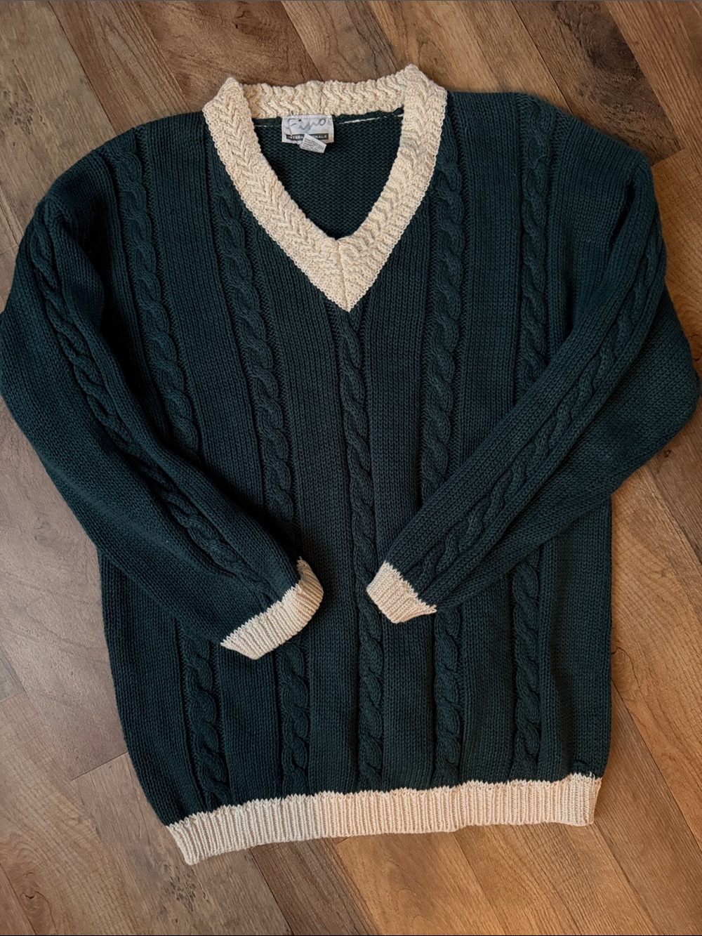 Vintage Fino  cozy, warm Cable Knit hunter green V-Neck Sweater wi/ Cream Trim,